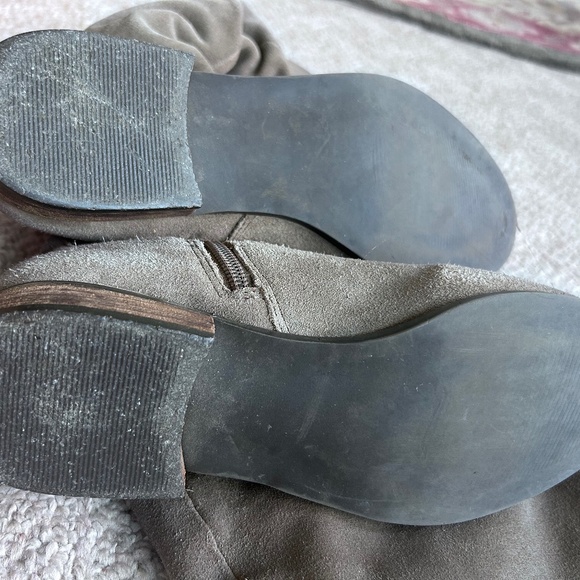 Taupe knee high suede boots - Picture 2 of 6